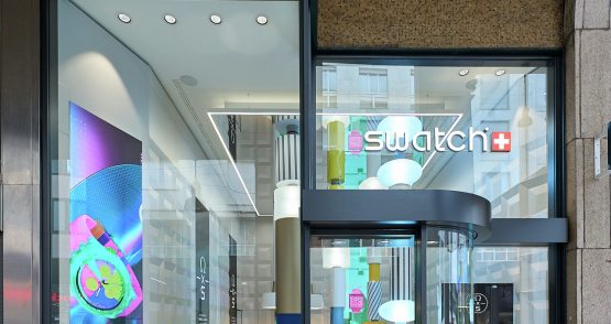 Lo Swatch Store di Vittorio Emanuele a Milano riapre con un look rinnovato